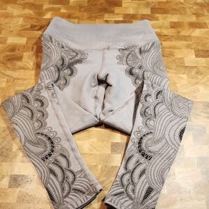 Avocado Embroidered Leggings